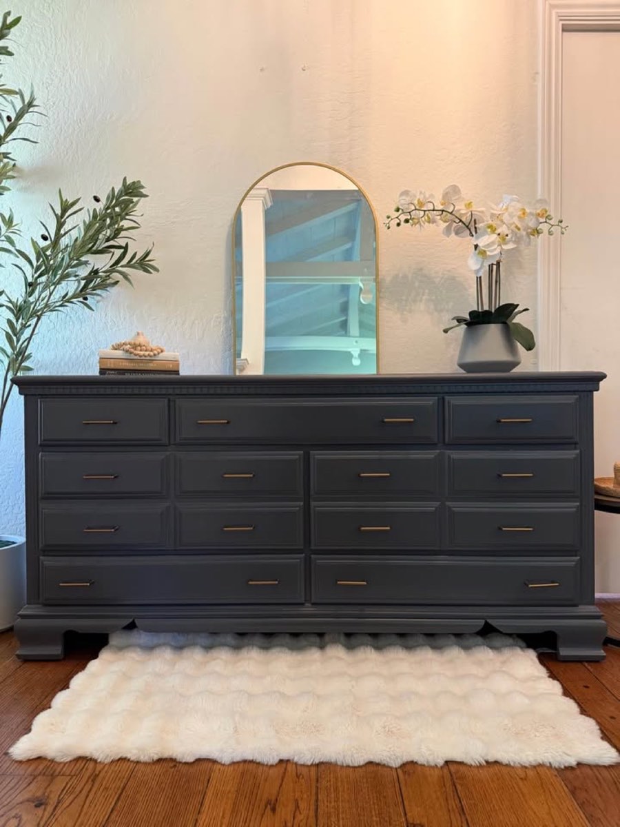 Dresser with straight, architectural legs